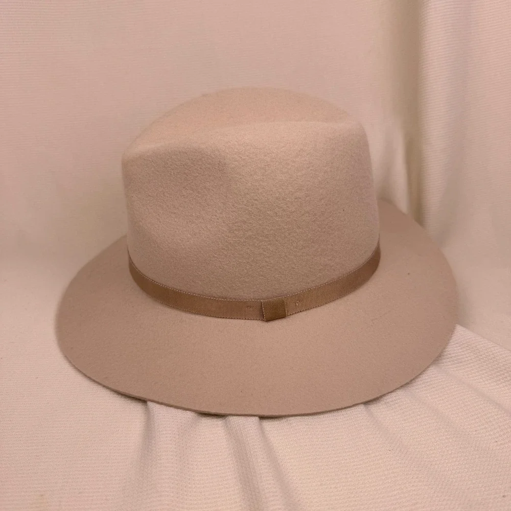 Aritzia Auxiliary Tan Wool Fedora Hat‎ Size S/M Adjustable Fall Style